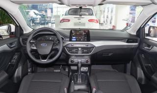 14年经典福克斯三厢18油耗多少 福特福克斯三厢油耗