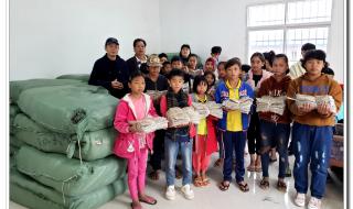 潮州市华侨中学校服是什么颜色的 厦门华侨中学校服